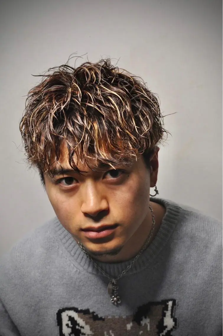 ショート パーマ メンズ 木下 紗綾のヘアスタイル