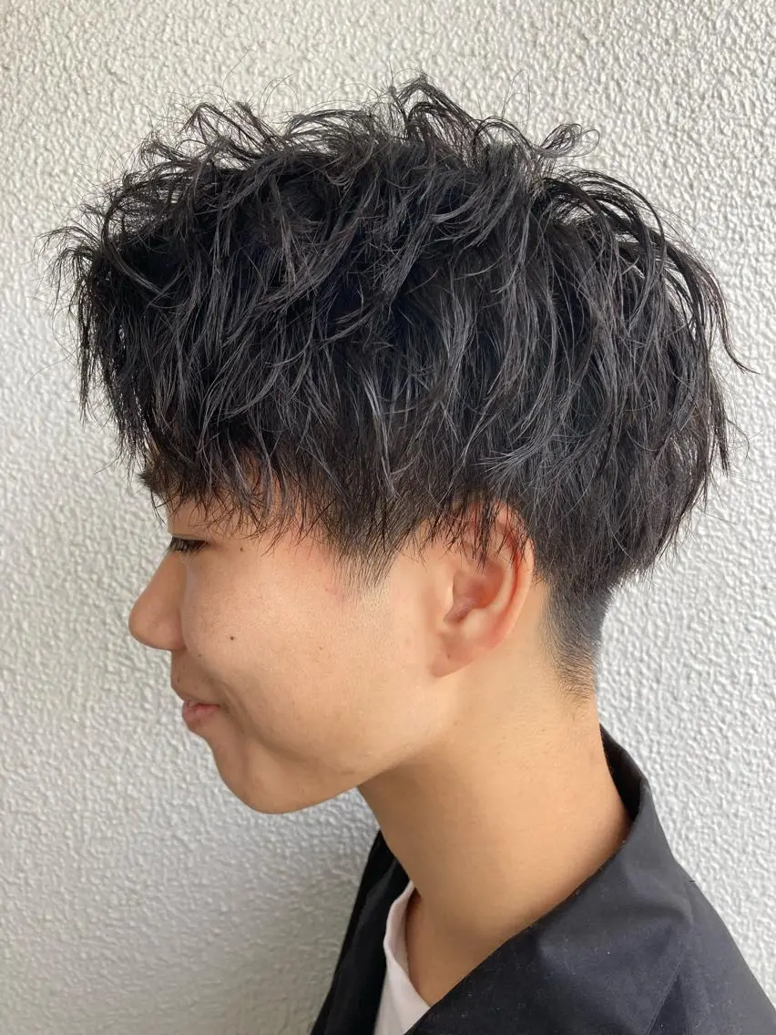 ショート パーマ メンズ メンズパーマ ツイストスパイラルパーマ スパイラルパーマ カット パーマ 内村 純也のヘアスタイル