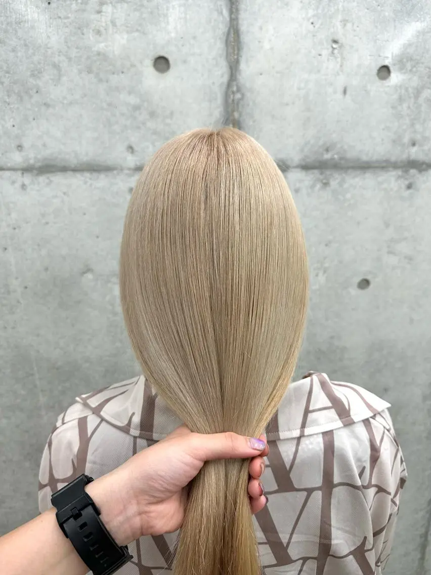 ロング カラー ハイトーンカラー 佃 優音のヘアスタイル