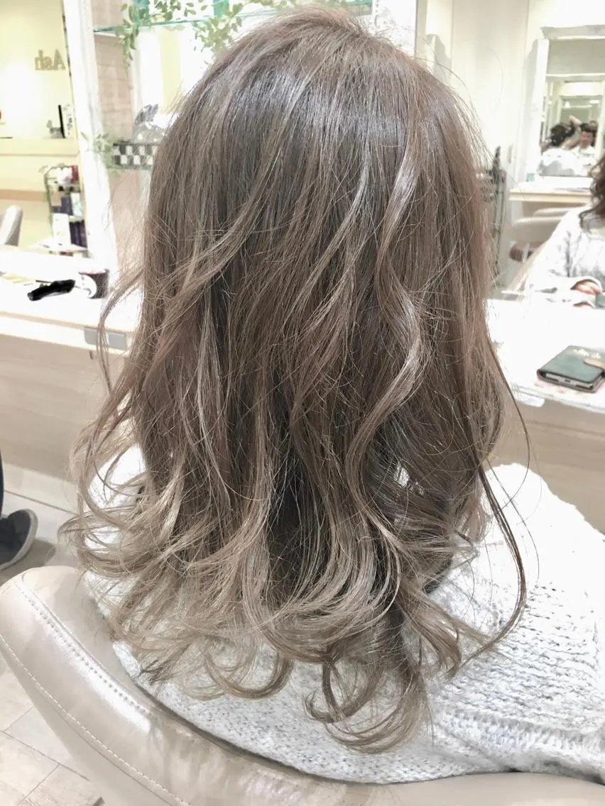 セミロング カラー 透明感カラー グラデーションカラー グレージュ イルミナカラー Ash 本八幡のヘアスタイル