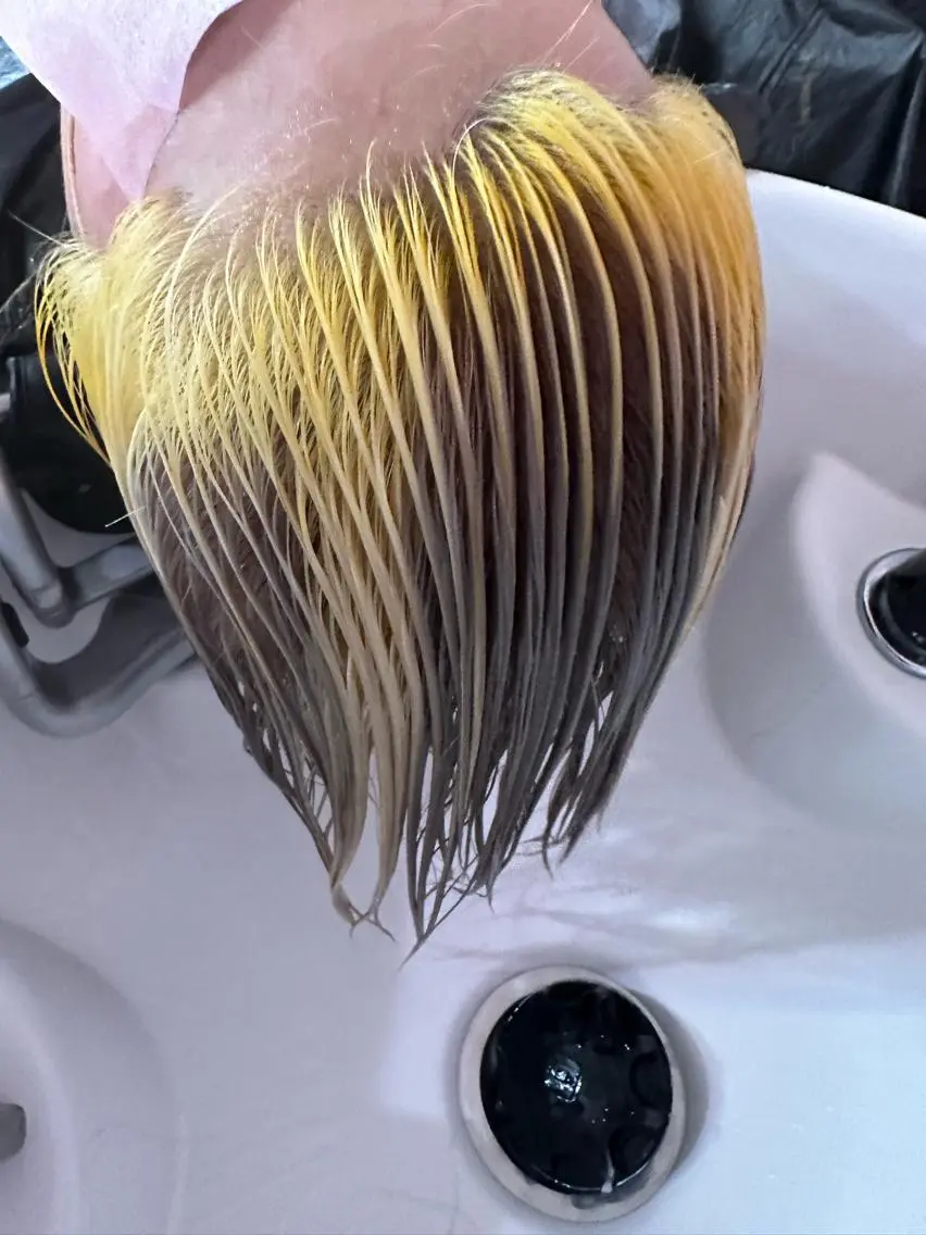 ミディアム カラー ブリーチ特化🌈 MANATOのヘアスタイル