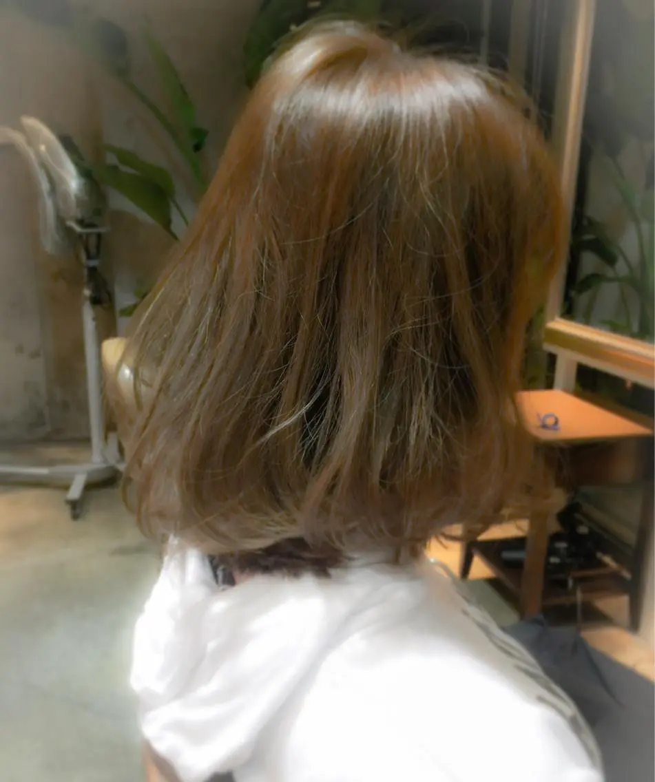 ショート カラー ベージュカラー 透明感カラー ハイライトカラー ボブ ハイライト 北條 優輝のヘアスタイル