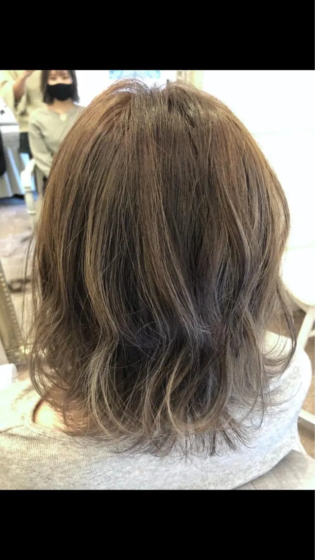ミディアム ボブ ハイライト レイヤーカット La.fleur ラ.フルールのヘアスタイル