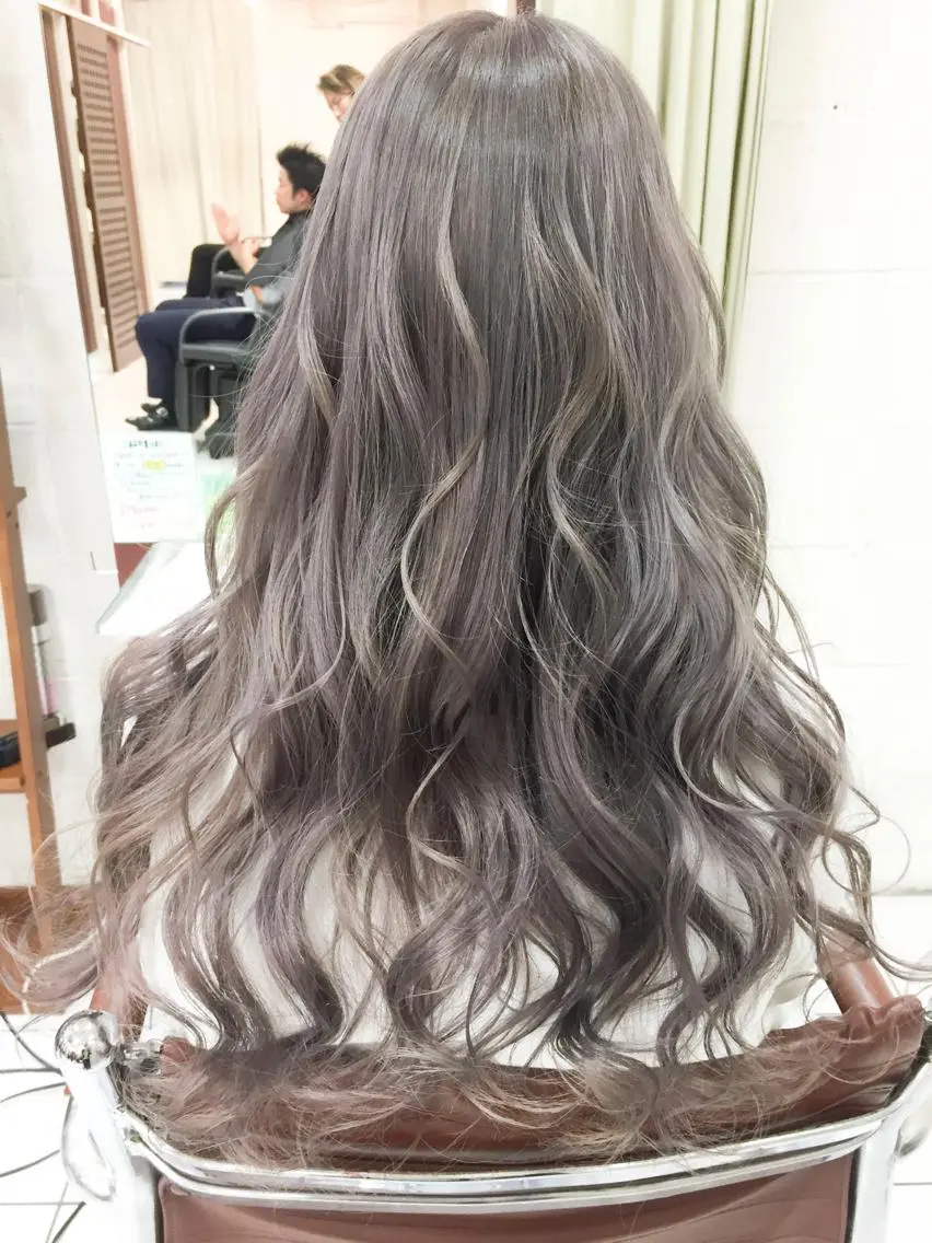 ロング カラー グレージュ ラベンダーカラー ラベンダーグレージュ ラベンダーグレー Days 透明感カラーのヘアスタイル