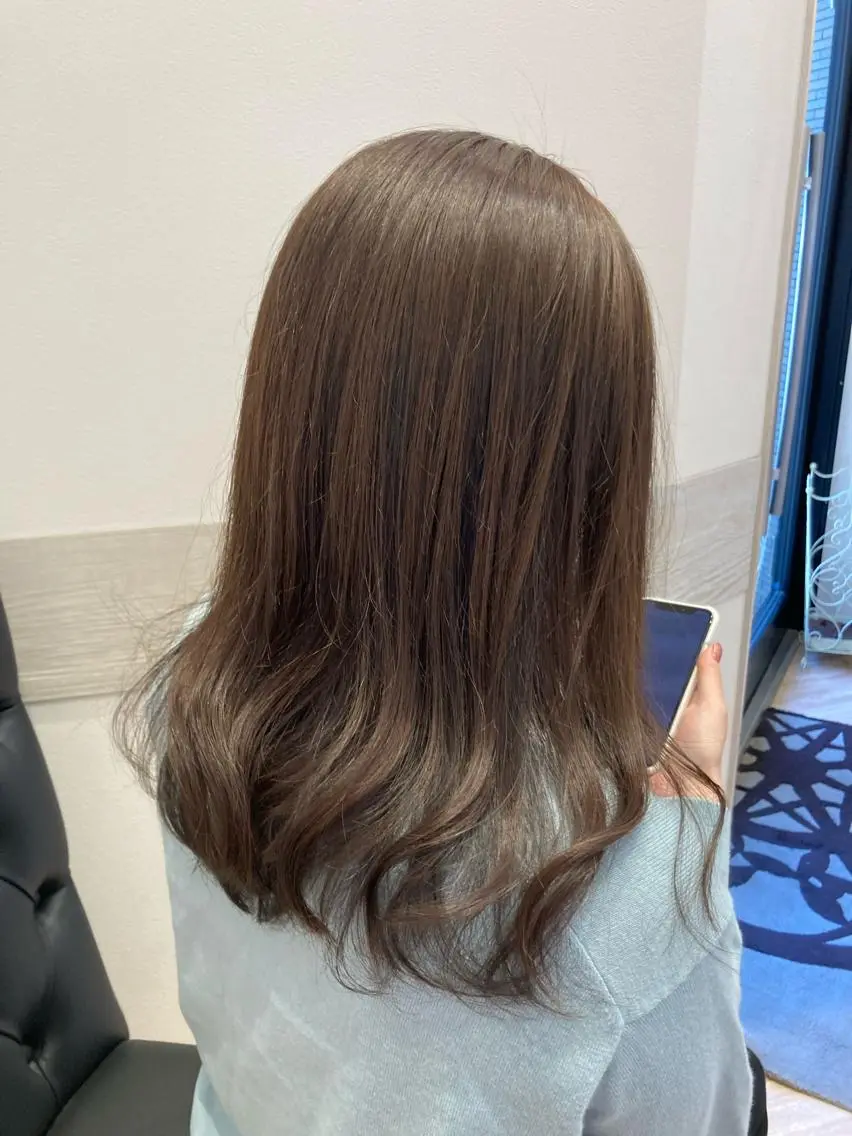ミディアム 佐藤 睦月のヘアスタイル