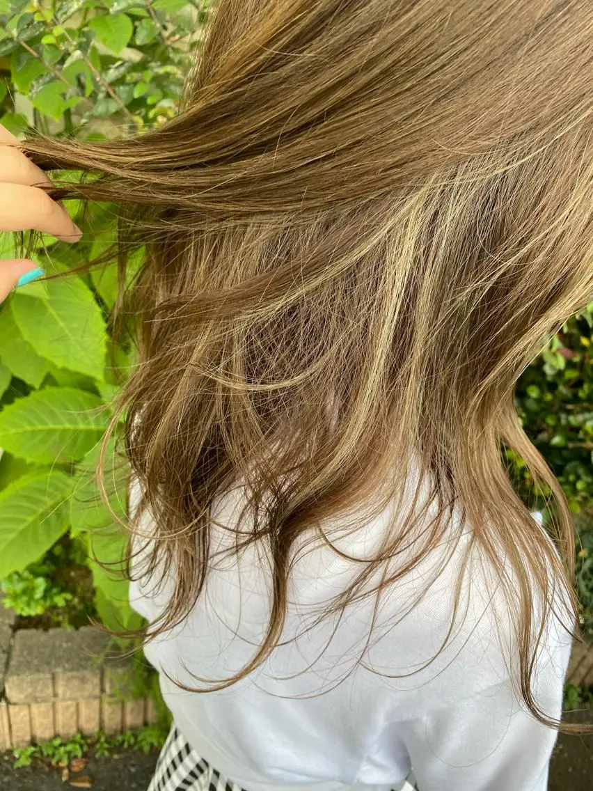 セミロング ハイライト カット ヘアカラー トリートメント 永沼 真依のヘアスタイル