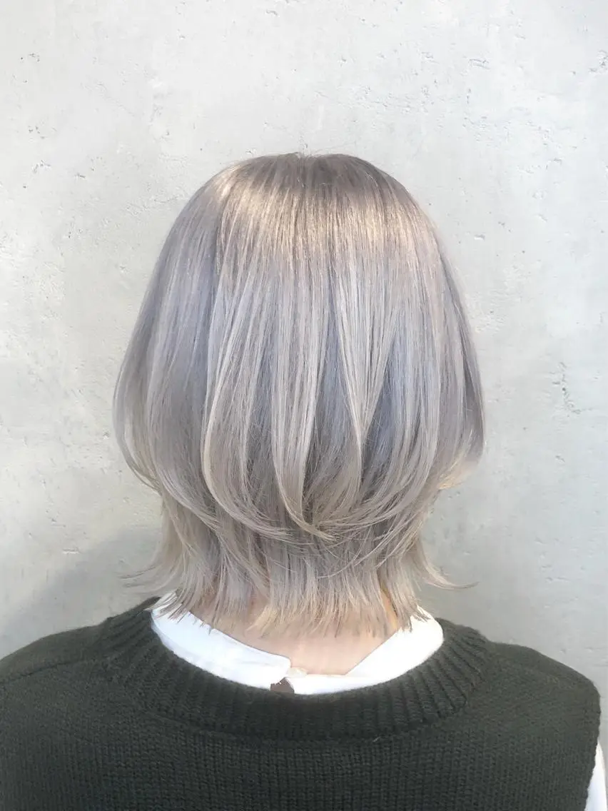 ショート カラー ヘアアレンジ シルバー ホワイトシルバー ウルフカット ｲﾝﾅｰｶﾗｰ屋さん 🫧伊藤拓実のヘアスタイル