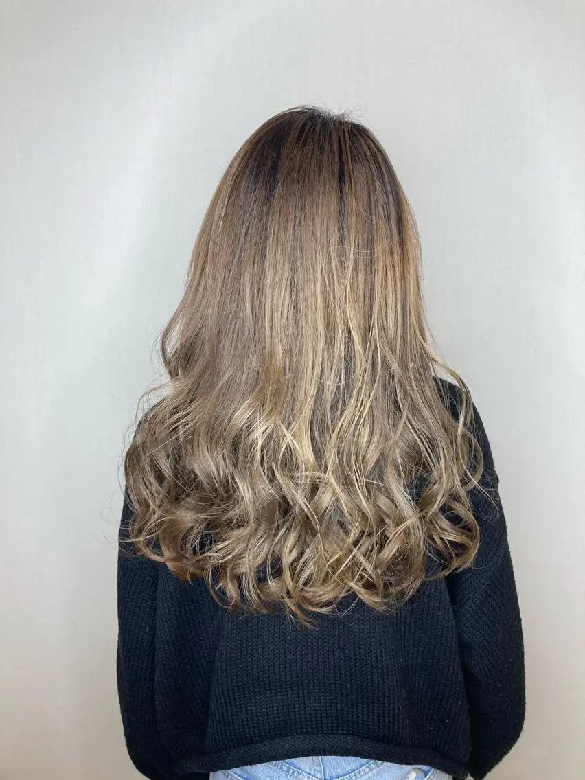 ロング カラー ブリーチ ケアブリーチ デザインカラー 山田 ひかりのヘアスタイル