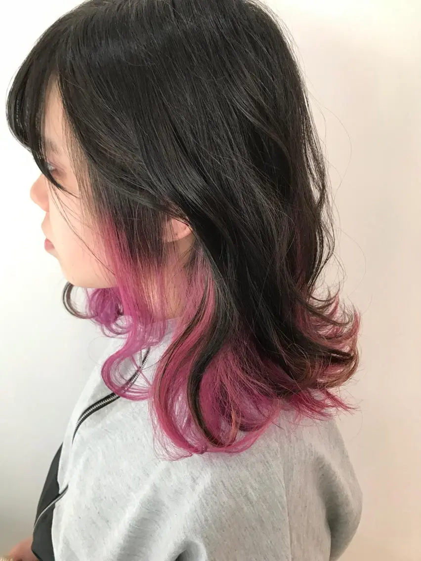 ミディアム カラー ピンクカラー ウルフカット レイヤーカット上柿のヘアスタイル