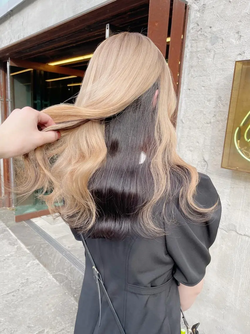 ロング カラー ヘアアレンジ メンズ キッズ メンズバレイヤージュ メンズブリーチ メンズハイライト メンズハイトーン メンズインナーカラー カット ヘアカラー トリートメント ヘアセット 💟Chloe原宿店 🩶ハイトーンのヘアスタイル