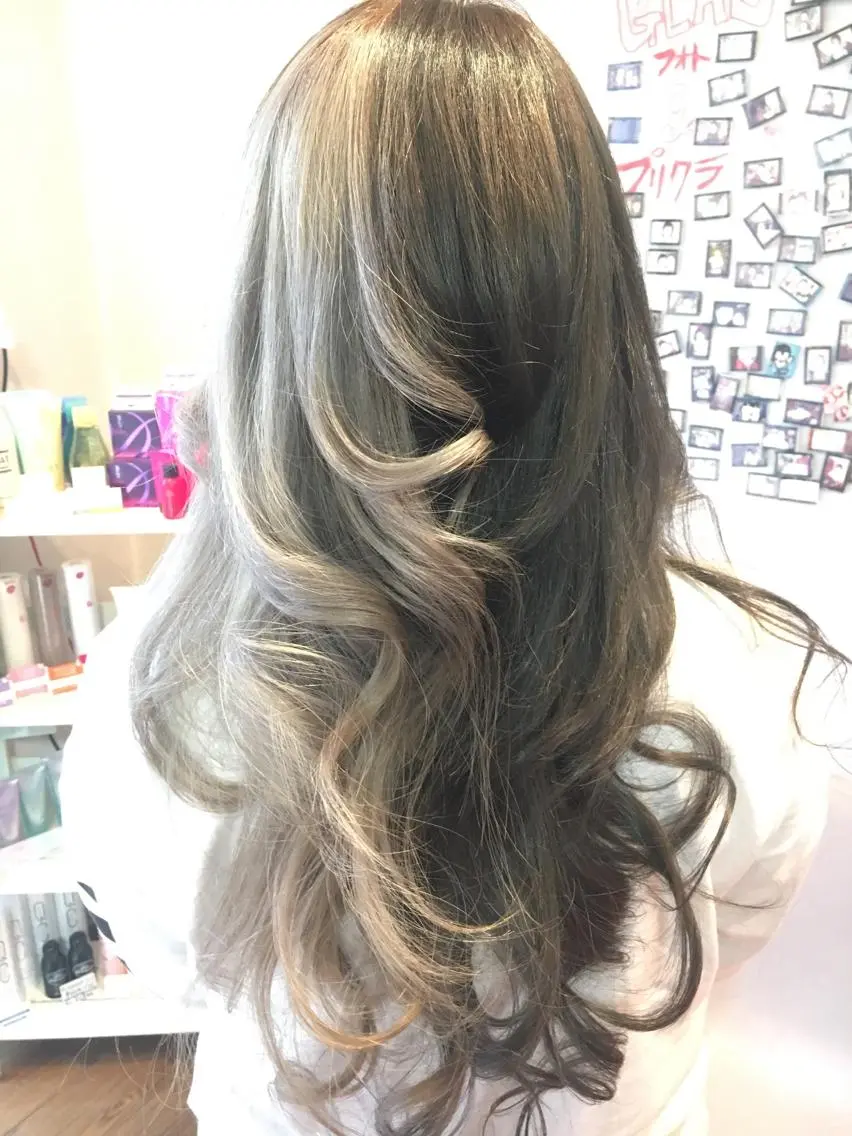 ロング カラー アッシュ ダークアッシュ ダブルカラー イルミナカラー ツートーンカラー GLAD 萩原のヘアスタイル