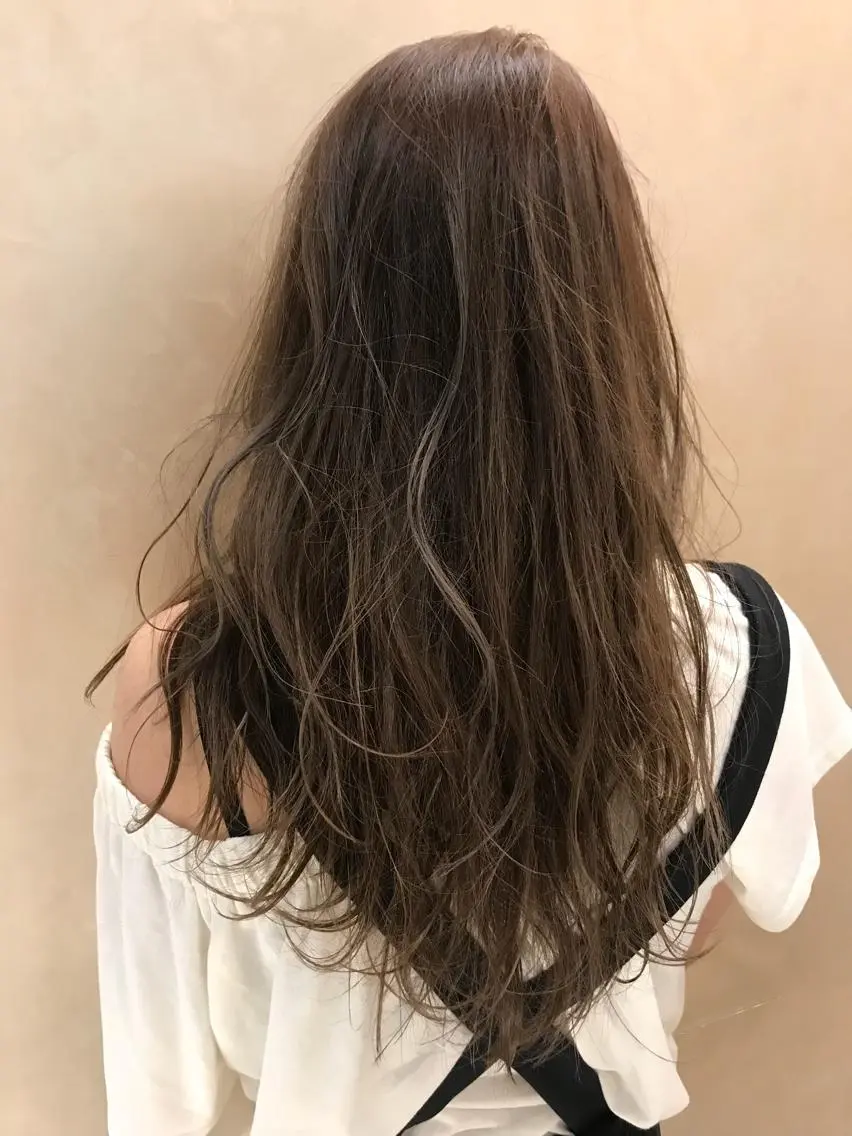 ロング カラー アッシュ ハイトーンカラー バイオレットカラー バイオレットアッシュ 乾かすだけで艶髪酸性 ストレート髙橋悠耶のヘアスタイル