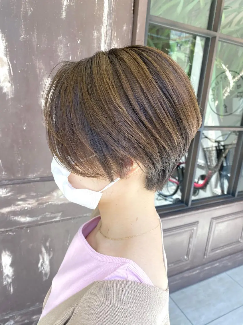 ショート カラー ブラウンカラー オリーブブラウン ショートヘア 川越 輝梨奈のヘアスタイル