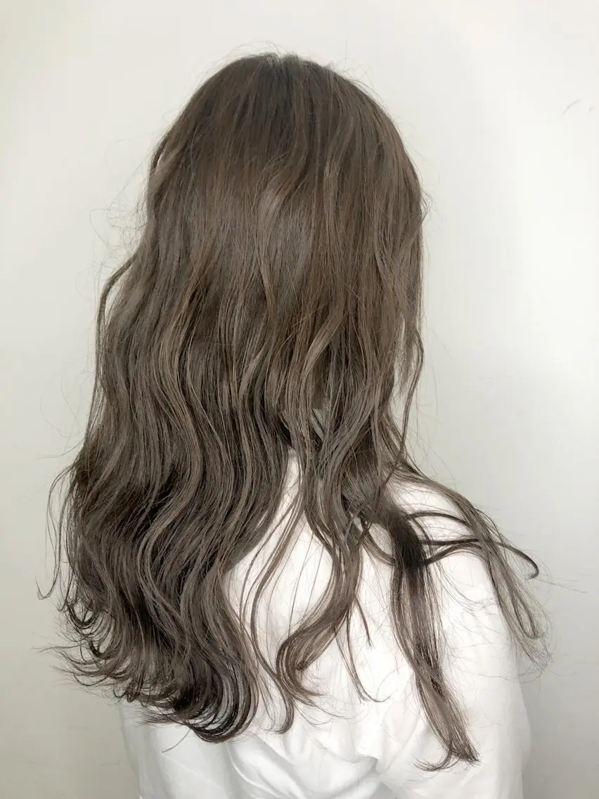 セミロング アッシュ ハイライト メンズ レイヤー ウルフ 弓木啓輔のヘアスタイル