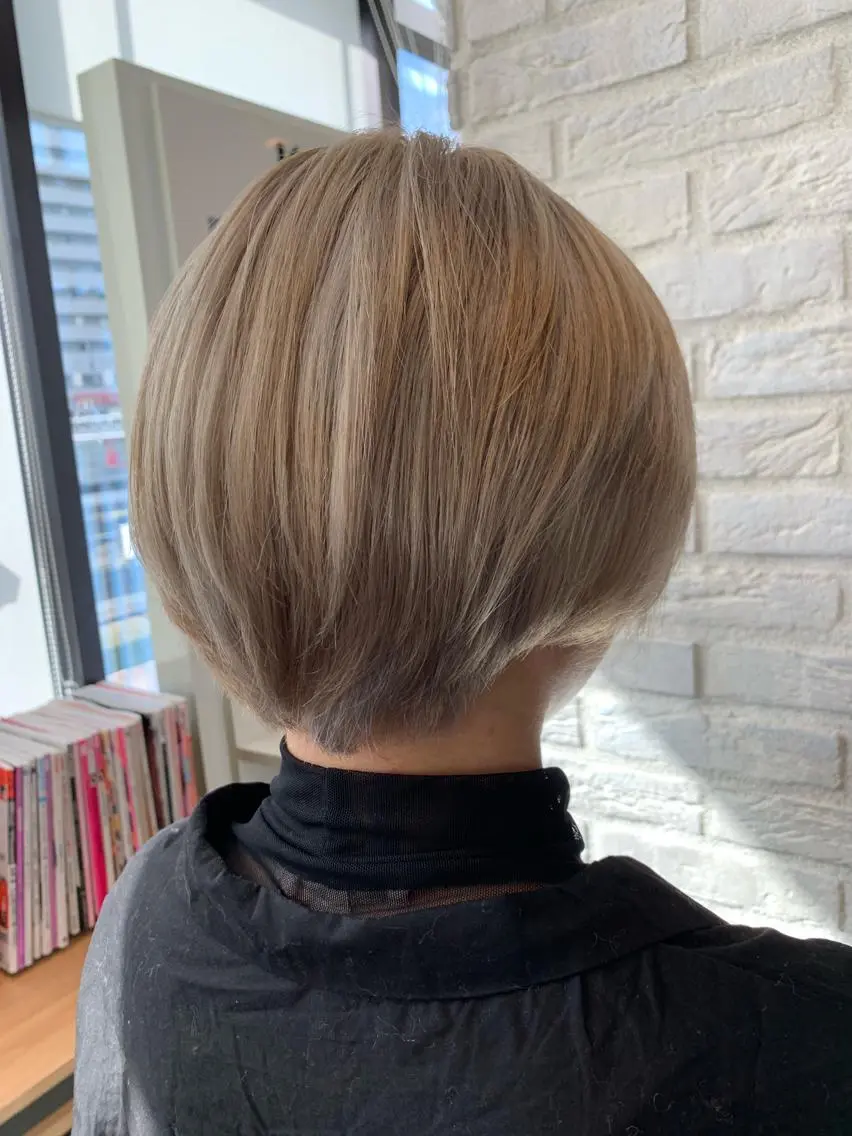 ショート カラー 韓国レイヤー×艶髪 ハイトーンRyukiのヘアスタイル