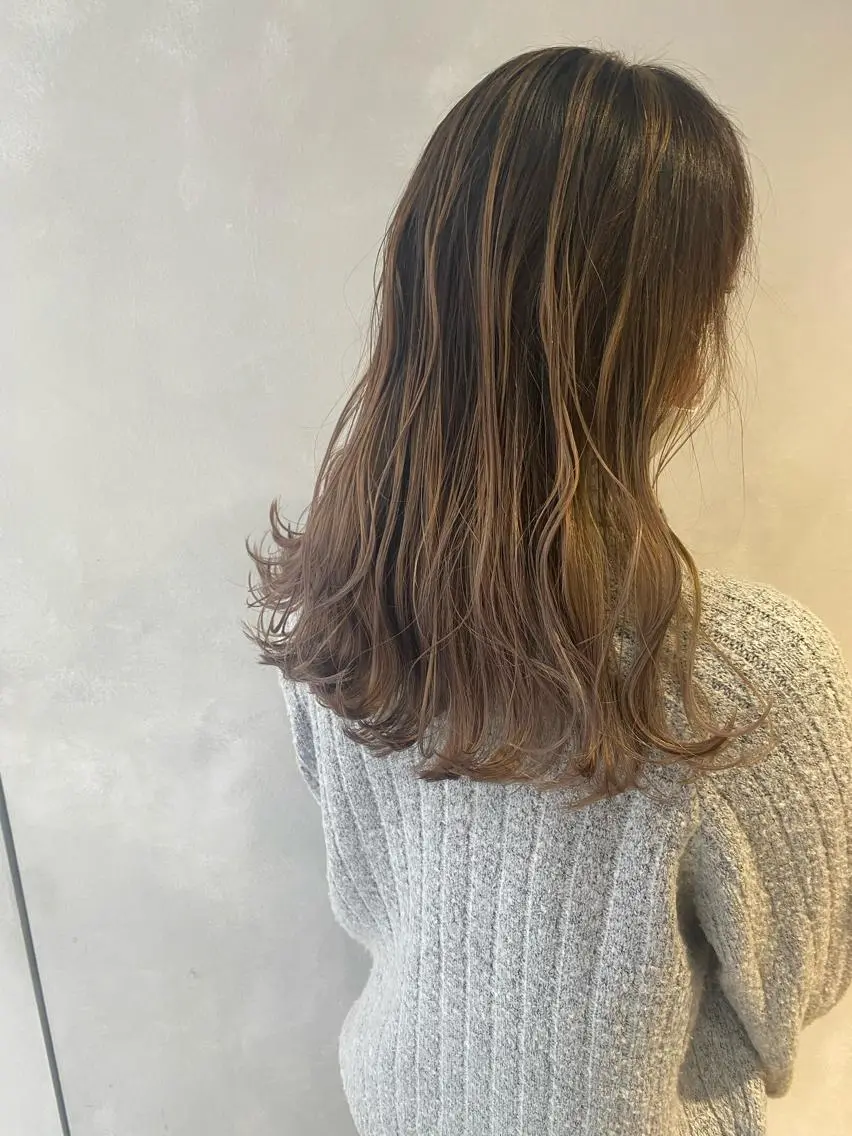 ロング カラー nishido ハイライト/パーマのヘアスタイル