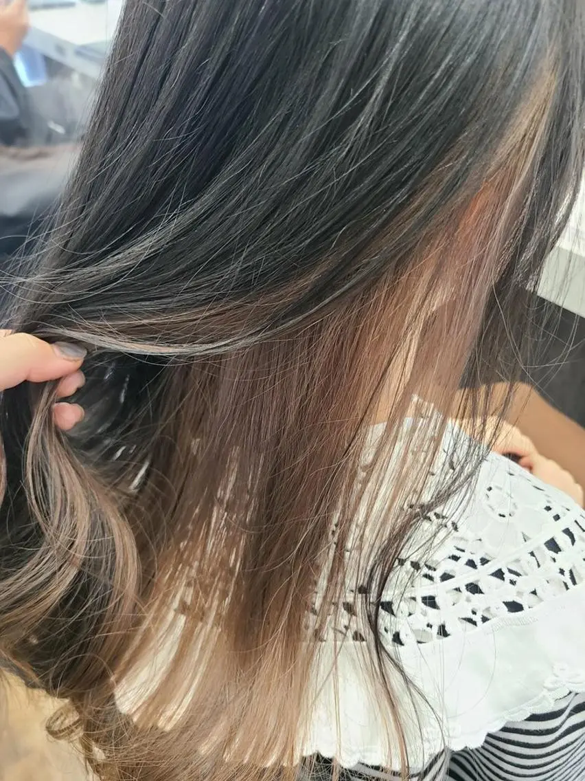 カラー ロング ベージュカラー ブリーチ インナーカラー ヘアカラー 関口 友菜のヘアスタイル