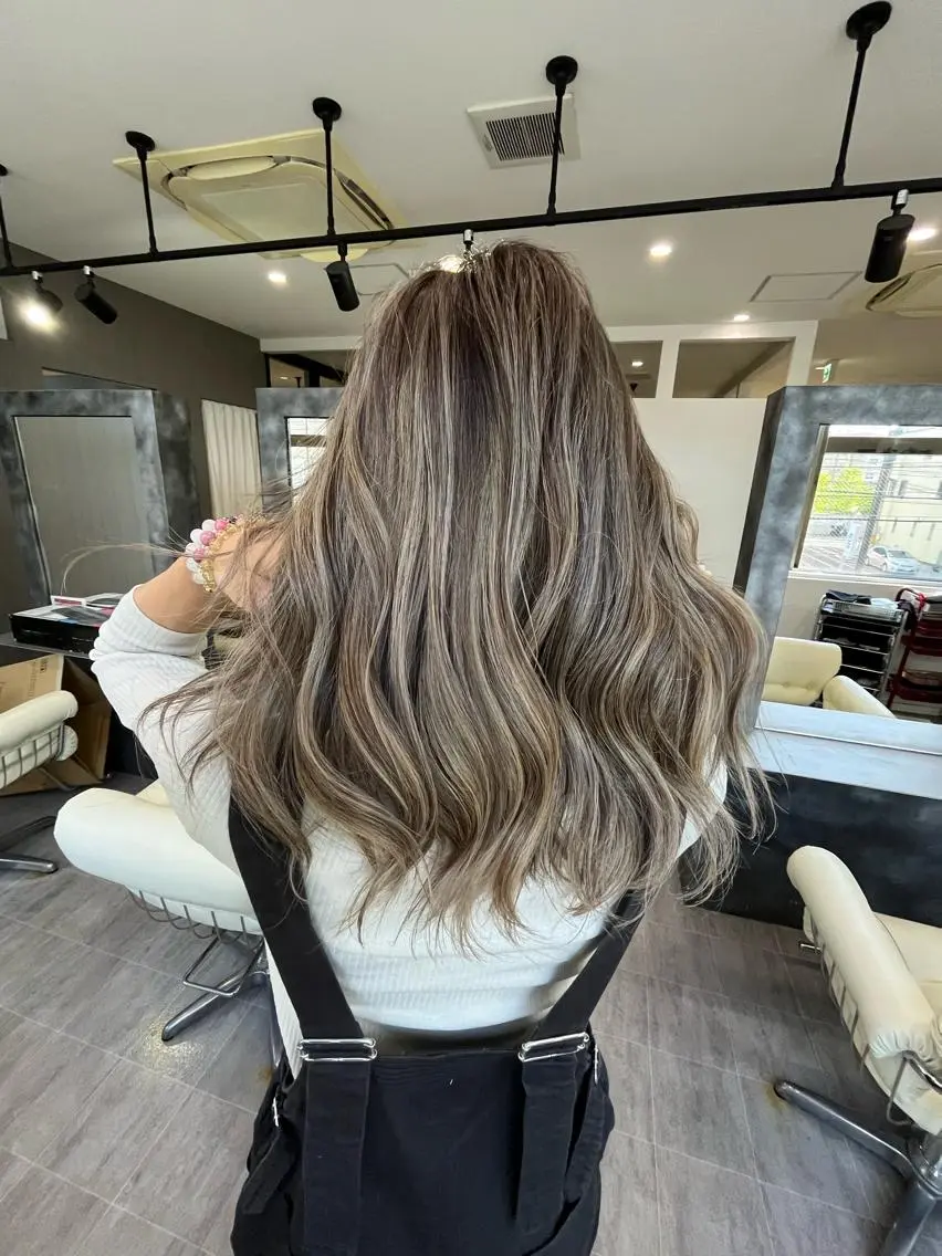 セミロング カラー Merlyosaka 早川未来のヘアスタイル