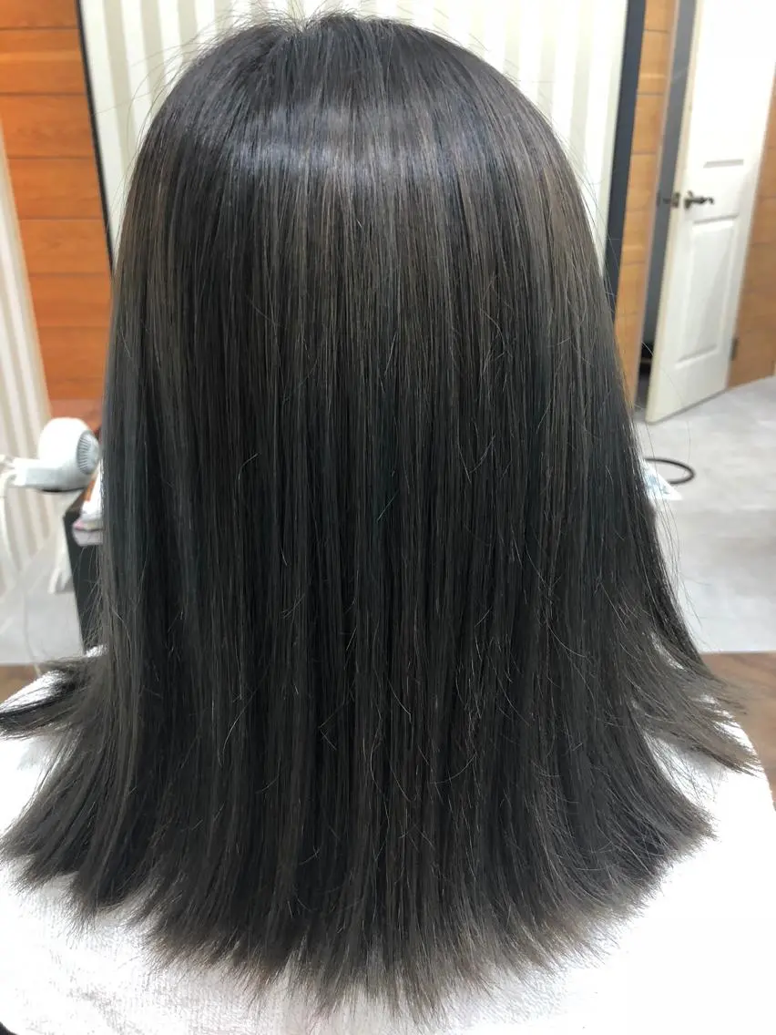 ミディアム カラー ブリーチ グレージュ ハイライトカラー ネイビーカラー ハイライト 銀座◎ショートヘア kogaのヘアスタイル