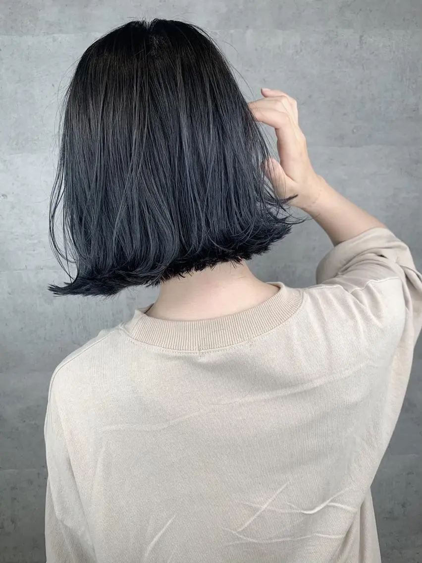 ミディアム ボブ 斜めバング 外国人風カラー 伸ばしかけ ハイライト ヘアカラー トリートメント _WHITE鳳店 アンダーバーホワイトのヘアスタイル
