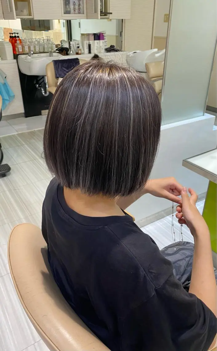カラー ハイライトカラー サントス 芳美のヘアスタイル