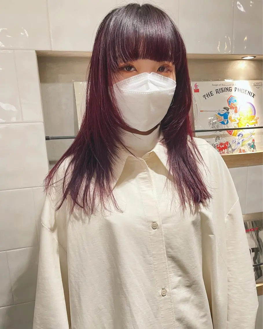 セミロング カラー ボルドーカラー 顔まわりレイヤー レイヤーカット カット ヘアカラー トリートメント 村上雅人 ナチュラルモードのヘアスタイル