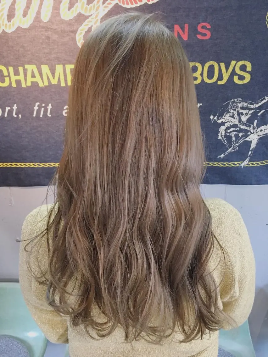 ロング カラー パーマ ブリーチ グレージュ ミルクティーグレージュ 代表 中島貴志のヘアスタイル