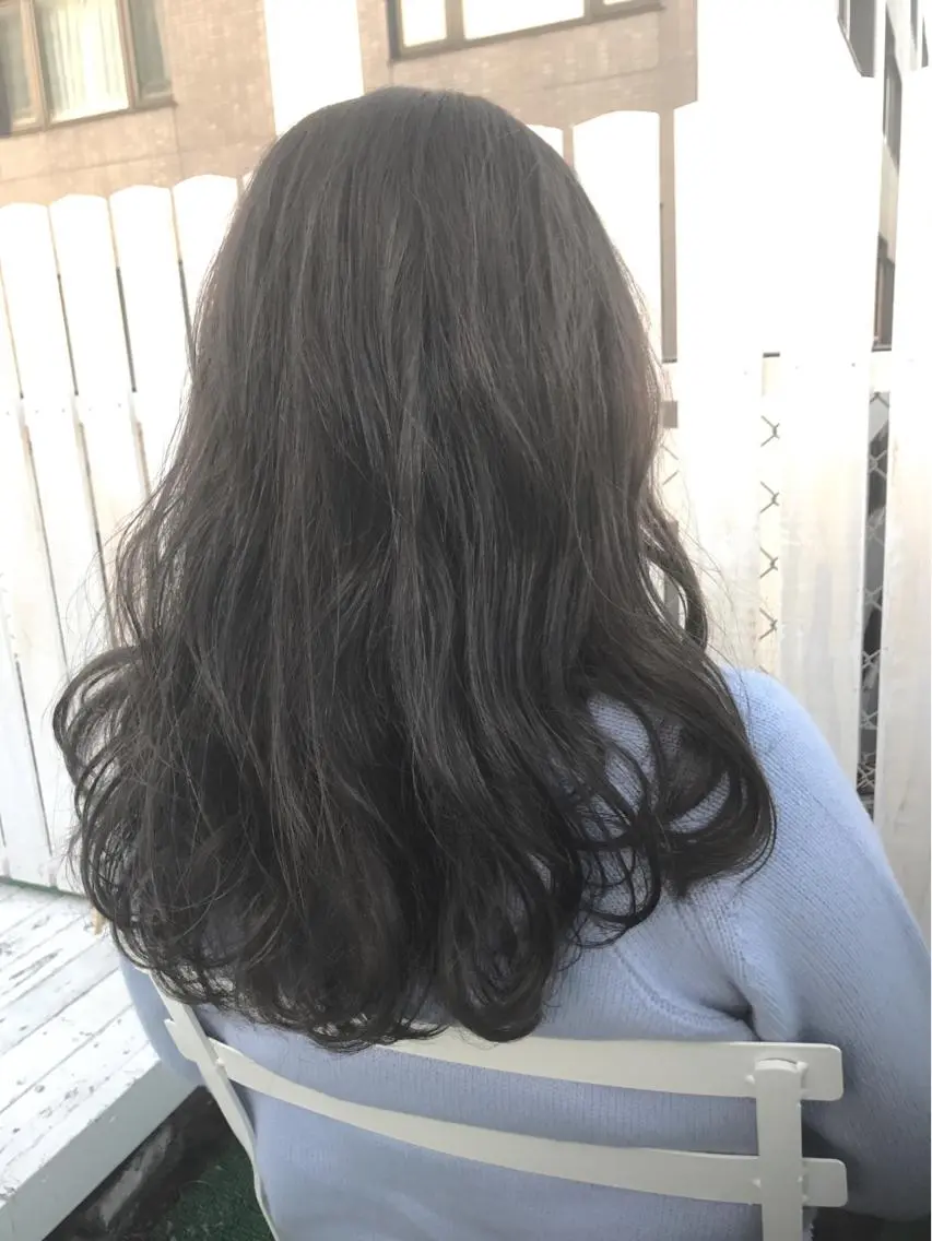 ミディアム セミロング ロング カラー ヘアアレンジ アッシュ 学生 白髪ぼかしハイライト バレイヤージュヤマトのヘアスタイル