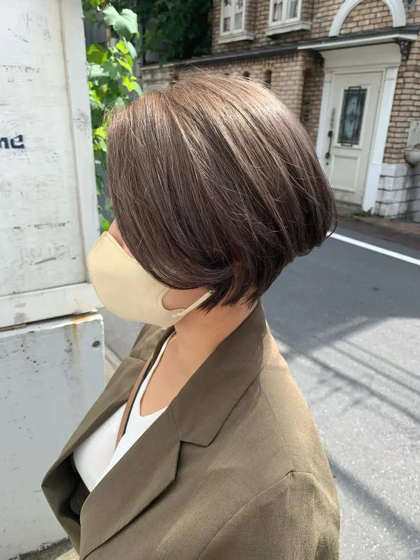 ショート カラー ブリーチ 透明感カラー グレージュ 似合わせカラー🫶 小川千波のヘアスタイル