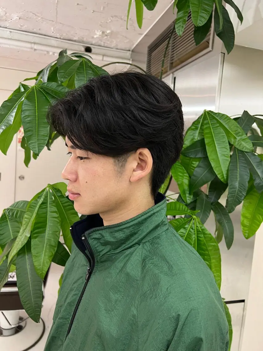 メンズ センターパート 刈り上げ 野崎 海翔のヘアスタイル