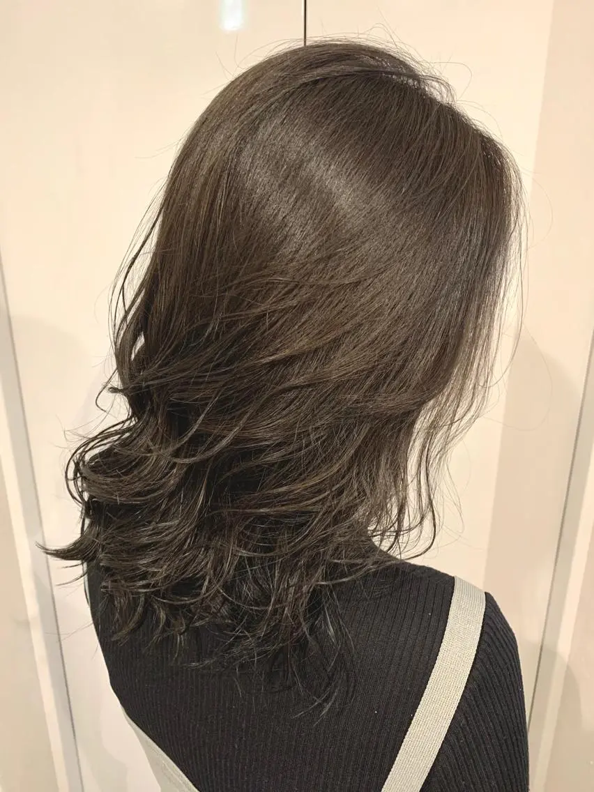 セミロング 韓国レイヤーカット KOUKIのヘアスタイル