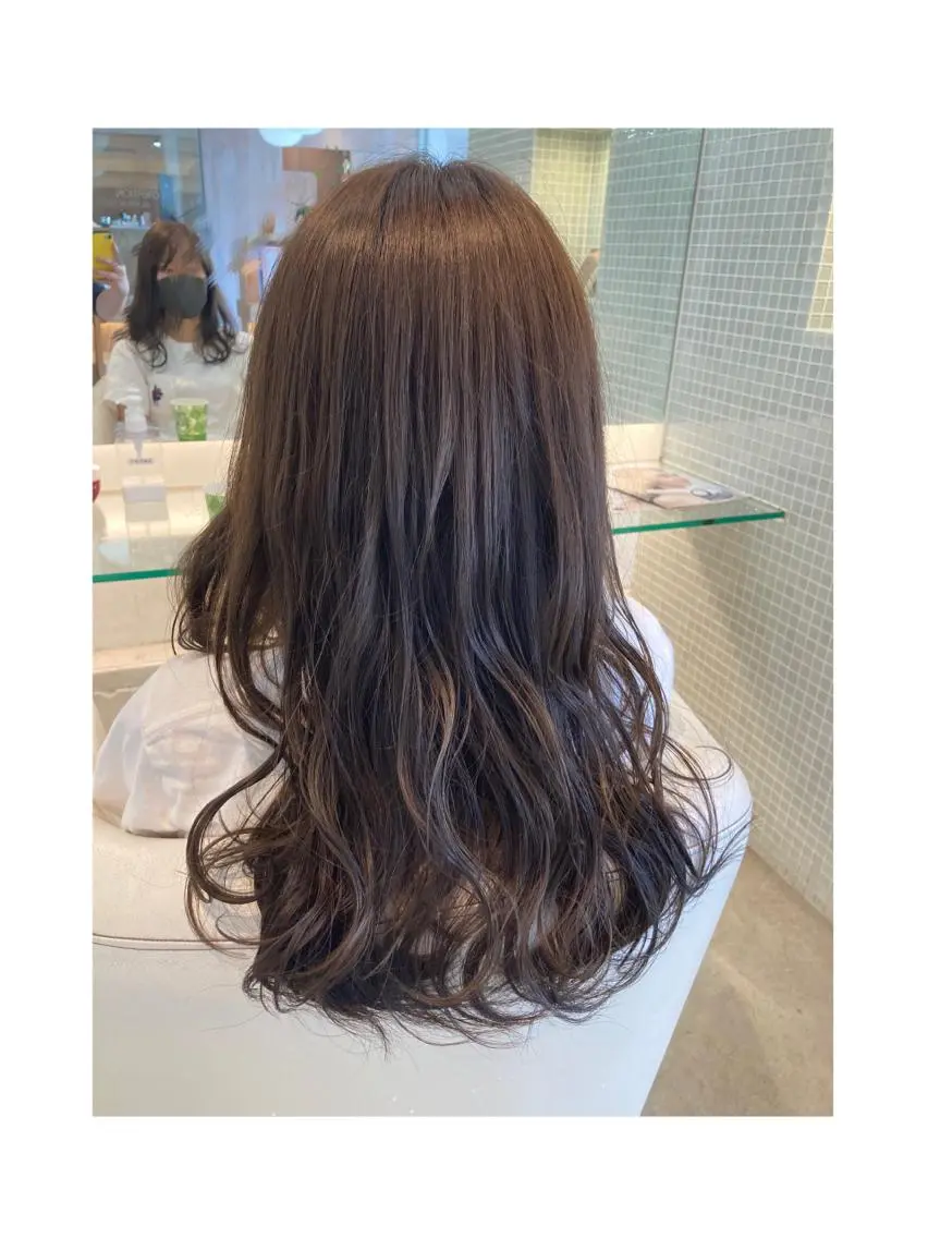 カラー アッシュ オリーブアッシュ 安永 里帆のヘアスタイル