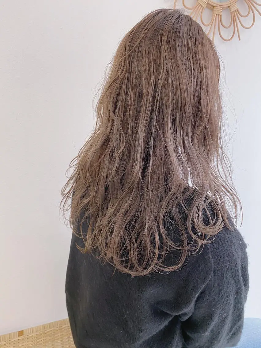 セミロング カラー 顔周りレイヤーカット ブリーチminamiのヘアスタイル