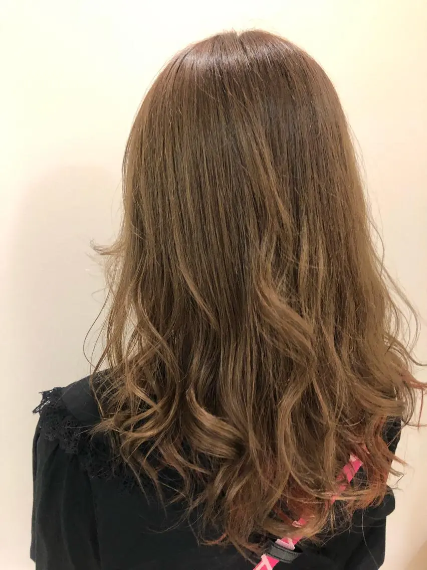 ロング カラー ベージュカラー ミルキーベージュ ヘアカラー トリートメント ヘッドスパ 盛れるレイヤーカット 得意🌹井上美沙のヘアスタイル
