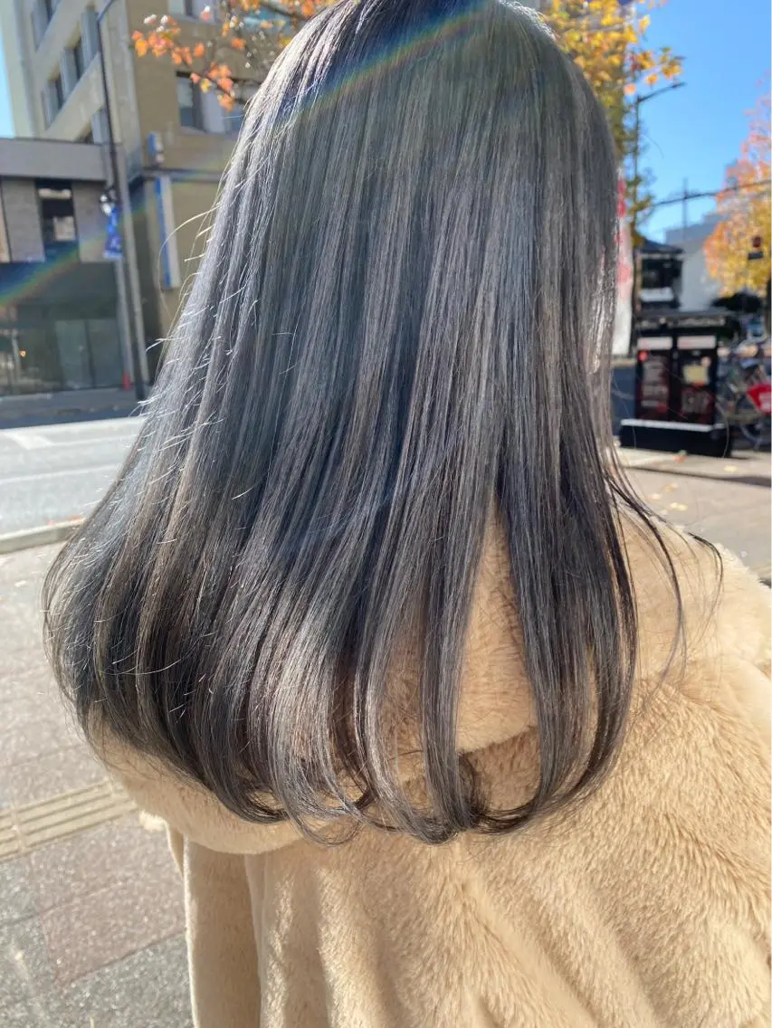 セミロング カラー ブリーチ 透明感カラー ヘアカラー 🫧富田 苑実🫧のヘアスタイル