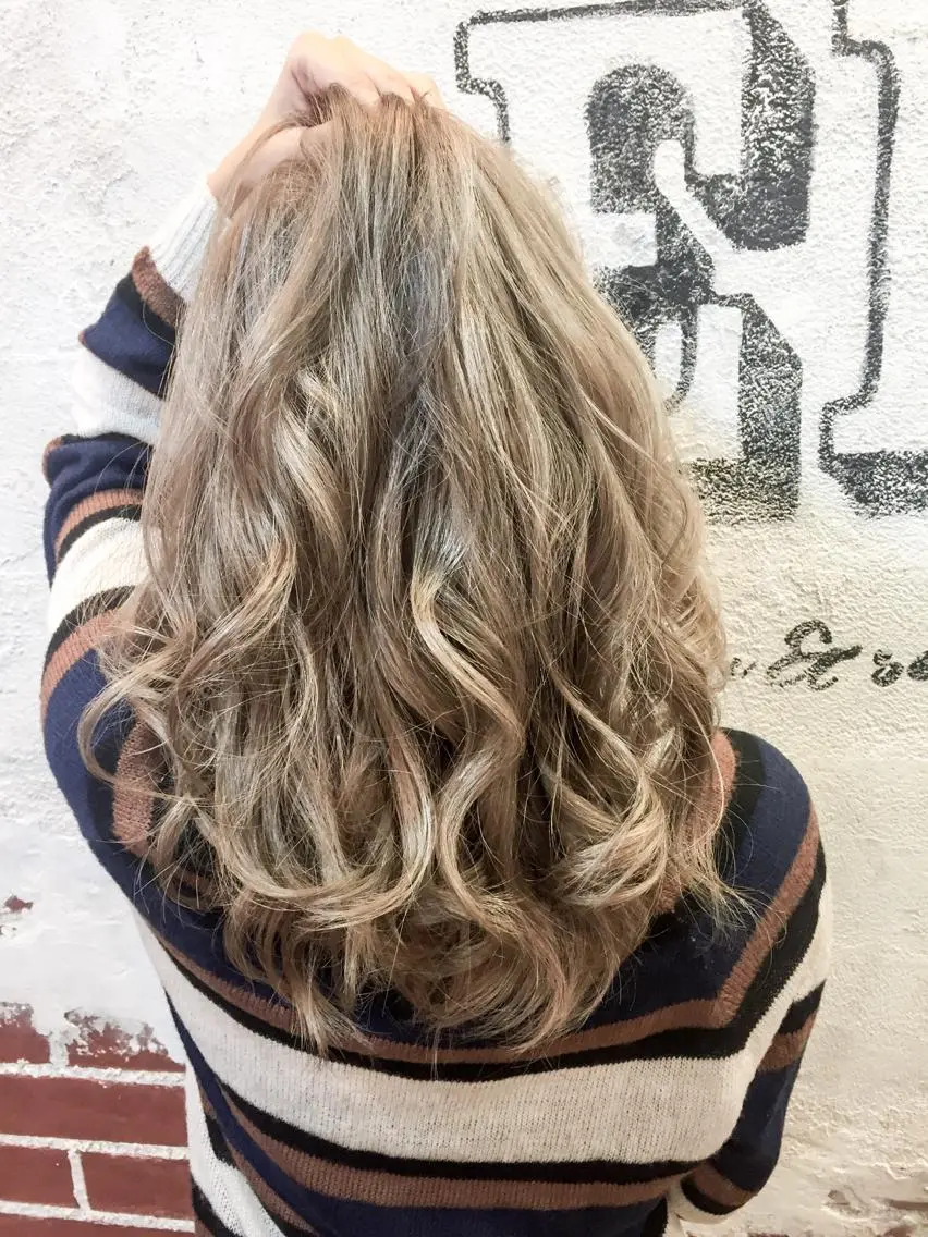 セミロング EIGHT plum TOKIOリミテッドのヘアスタイル