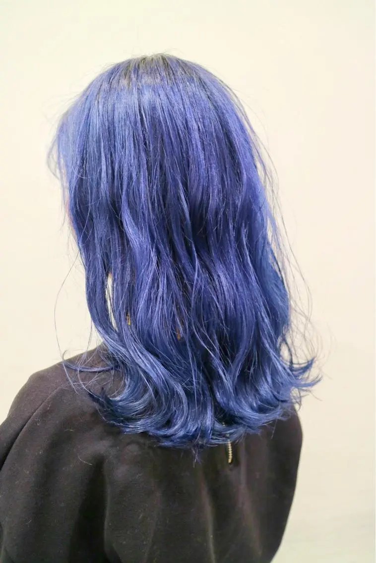 ミディアム カラー ブリーチ ブルーカラー ブルージュ ヘアカラー トリートメント ウルフカット レイヤーカット上柿のヘアスタイル