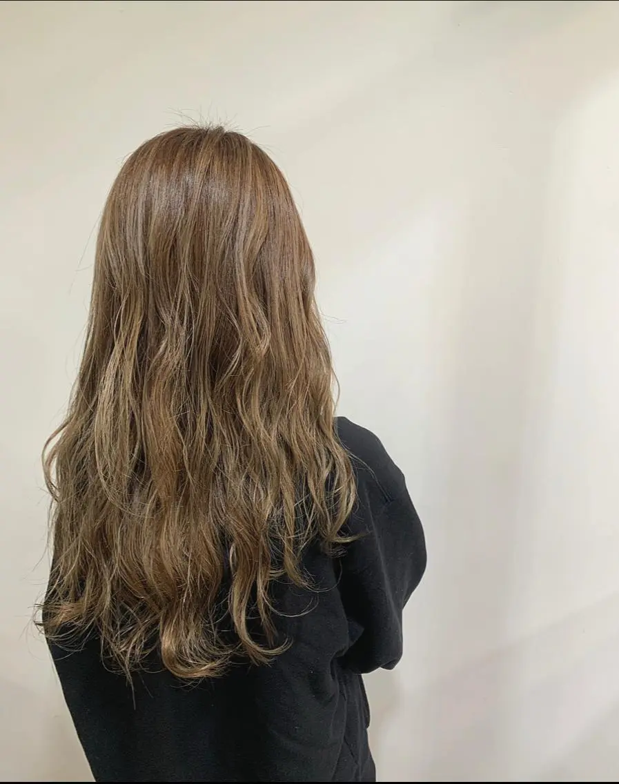 ロング カラー ベージュカラー ハイライトカラー ハイライト ヘアカラー あべ ゆうかのヘアスタイル