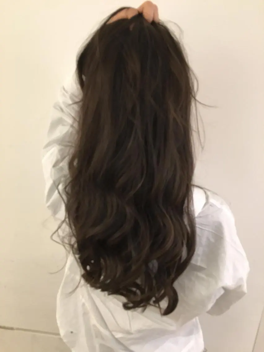 セミロング カラー イルミナカラー ハイトーンブリーチ 土坂 由志【京都】のヘアスタイル