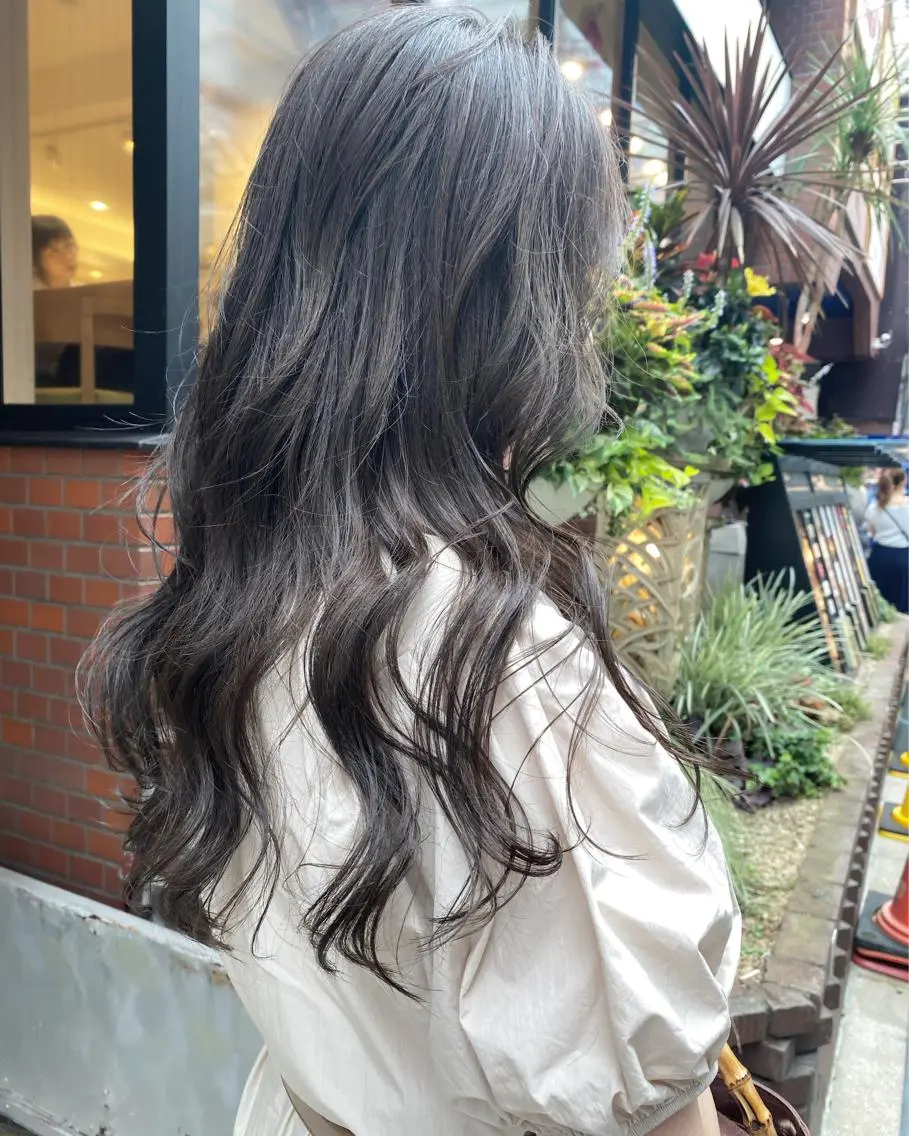 ロング カラー ダークグレー ダークグレージュ グレージュ ヘアカラー ツキノキ ミナのヘアスタイル