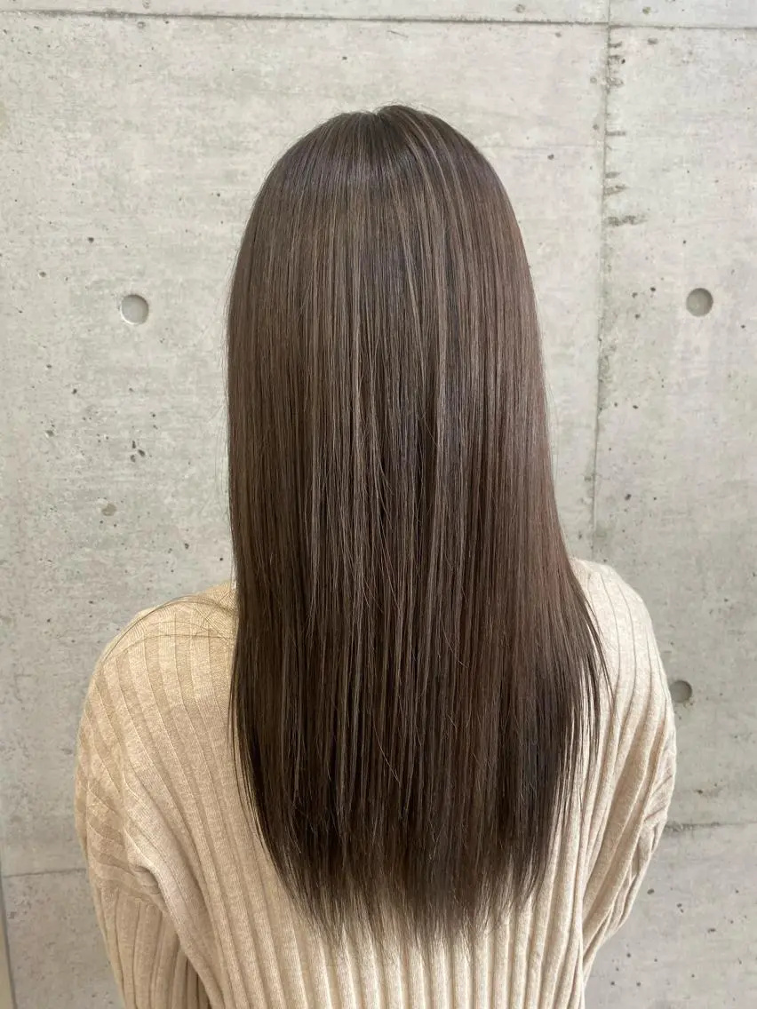 ロング カラー アッシュ アッシュグレー アッシュグレージュ グレージュ ハイライトカラー ヘアカラー 大栗 佑也  髪質改善のヘアスタイル