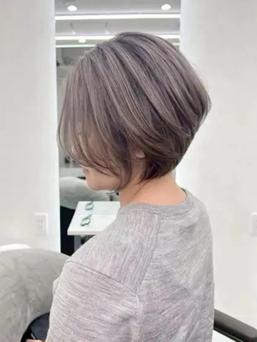 ショート カラー アディクシーカラー アッシュ バレイヤージュ ベージュカラー ブルーカラー 女性専用サロン梅田 髪質改善カラーakiのヘアスタイル