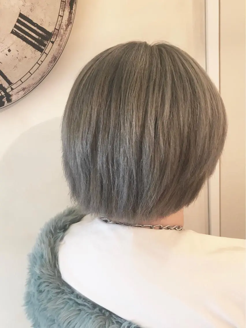 ショート カラー 岩谷/ブリーチ 🪽透明感カラーのヘアスタイル