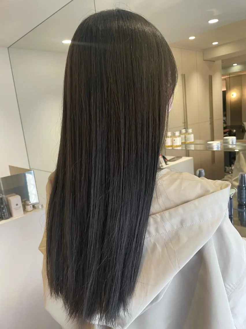 ロング カラー トリートメント ヘッドスパ ミオ💎ショート 透ける暗髪のヘアスタイル