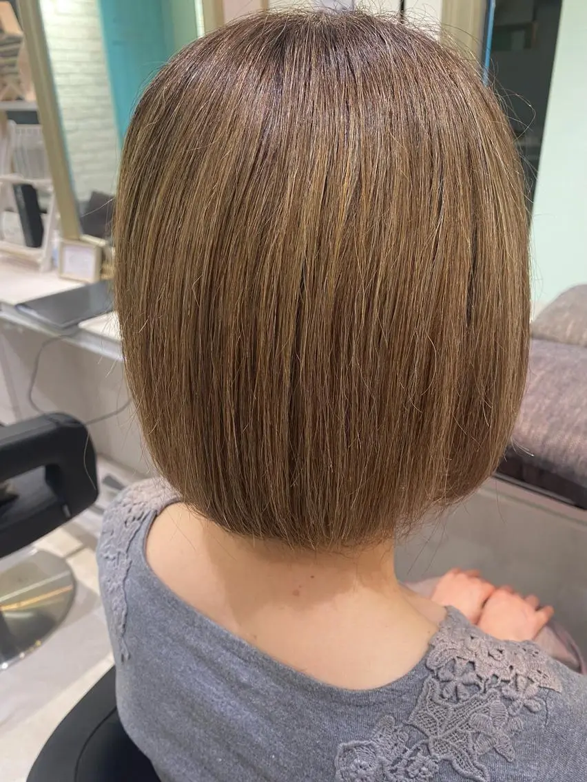 ミディアム カット 吉澤 海咲のヘアスタイル