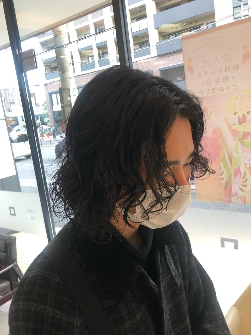 セミロング パーマ メンズ カット パーマ 渕向 克海のヘアスタイル