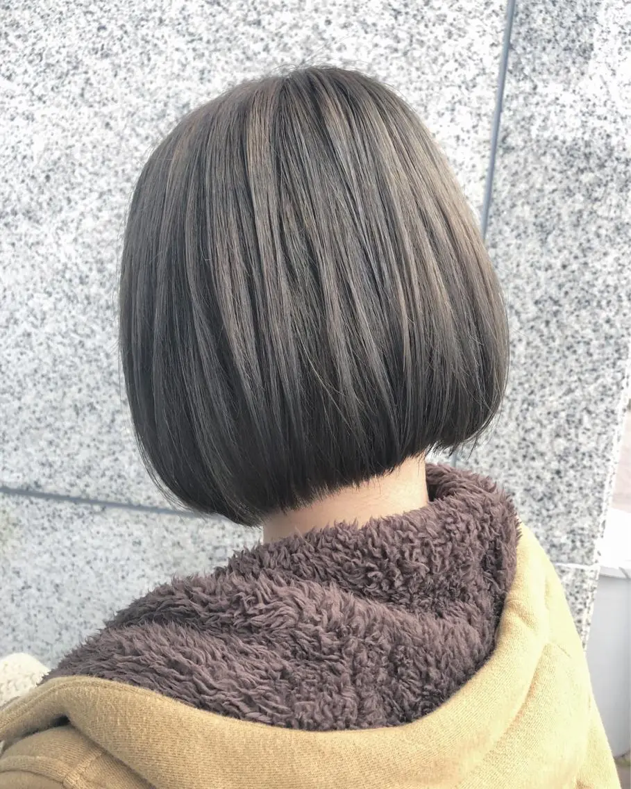 ショート カラー ブリーチ グレージュ ナチュラルスタイル/ 透明感カラー/比嘉のヘアスタイル