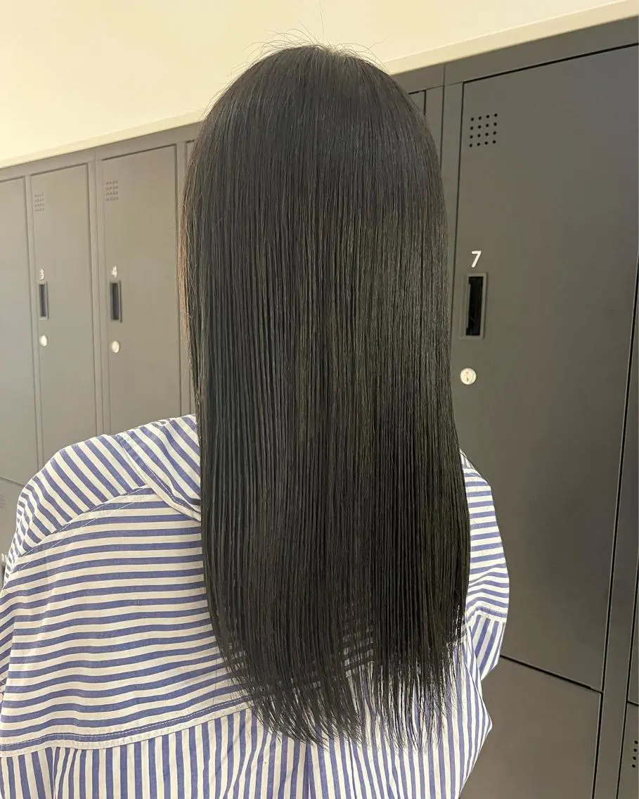 ロング カラー ブルーカラー ダークグレー 暗髪カラー🫐パーマ おくだりんかのヘアスタイル