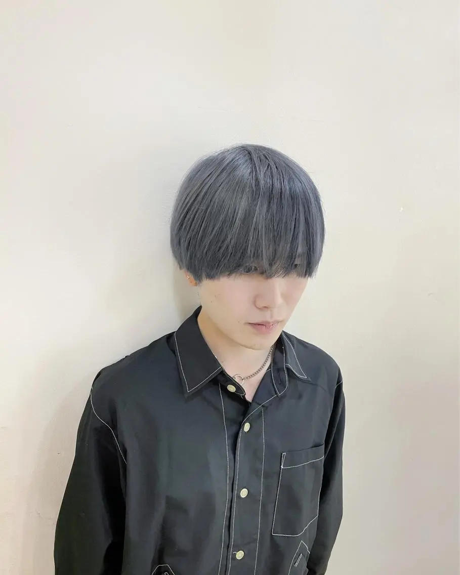 ショート カラー メンズ メンズブリーチ マッシュ アッシュ ブリーチ ブルーカラー デザインカラー/ 推しの配色 肥後のヘアスタイル