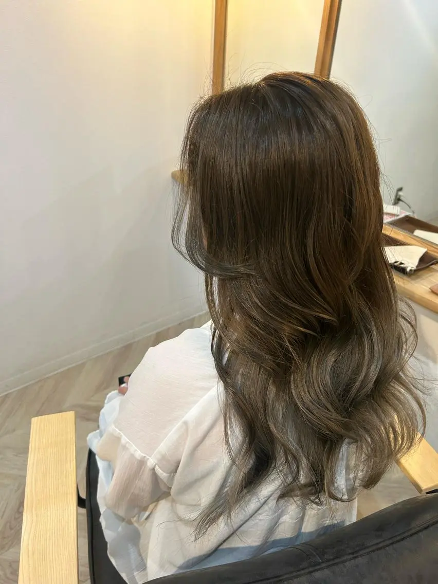 セミロング ayumi ／透明感カラーのヘアスタイル